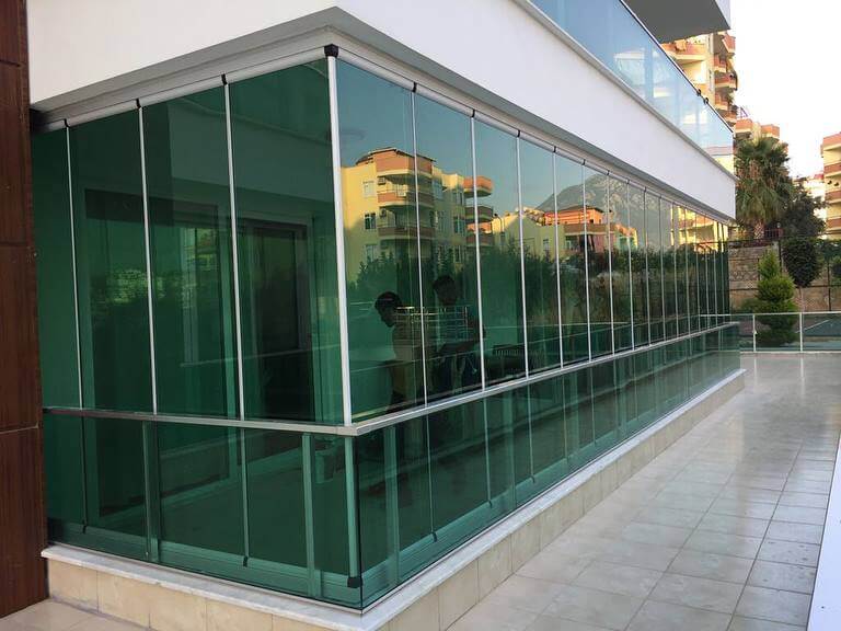 White Glass Cam Balkon